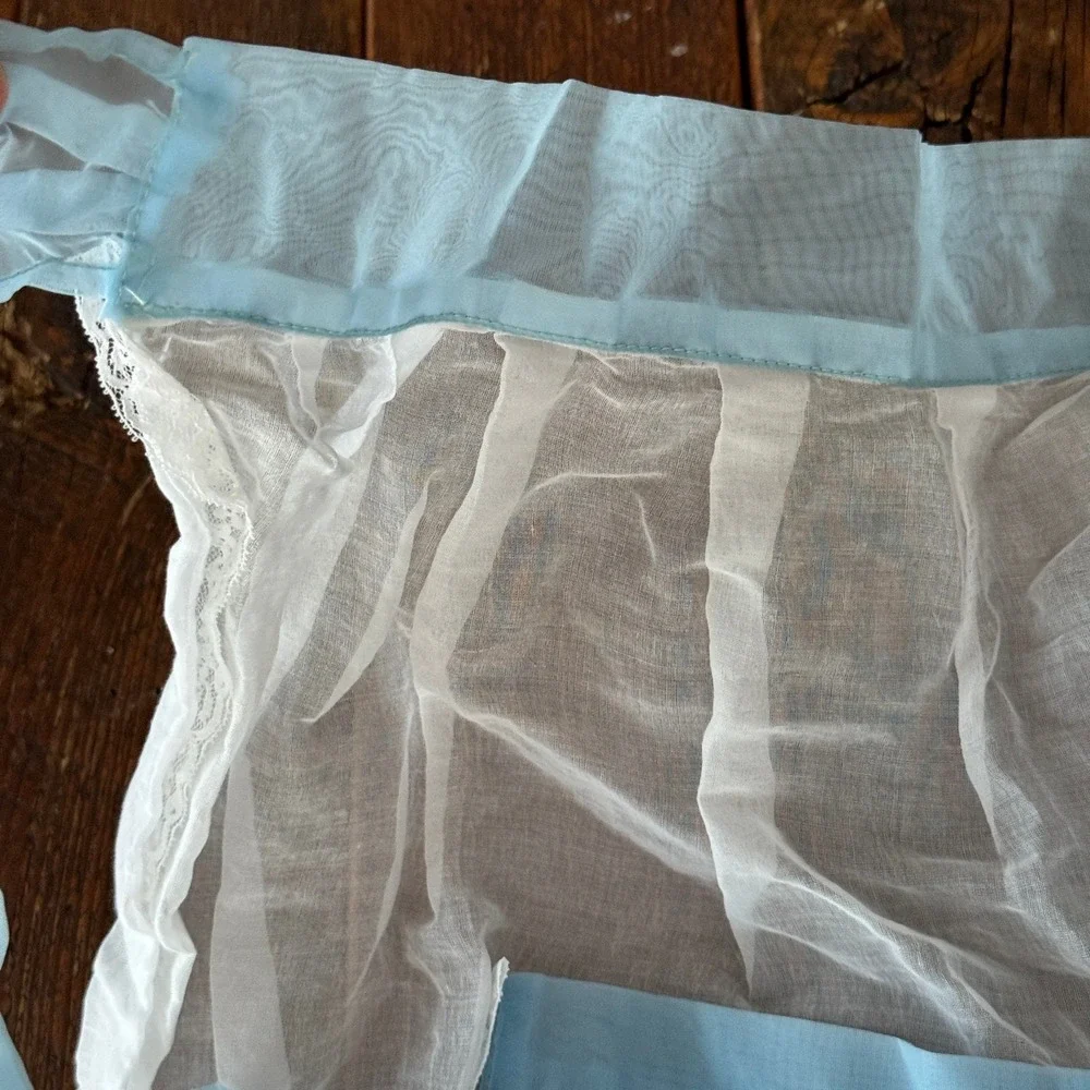 Vintage Sheer White Organza Half Apron‎ Blue Lace Trim Pockets Retro 1950s Style